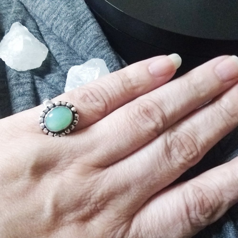 Feminine Chrysoprase Ring Sz 7.75 - Love & Prosperity! Heart Chakra! Abundance! - Picture 2 of 7